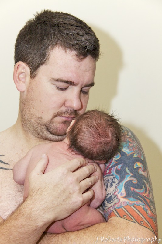 Daddy hugging newborn baby - newborn baby portrait photography sydney